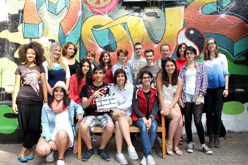 Projekt "Generation Krise? Ein Dokumentarfilmprojekt von und mit spanischen und deutschen Jugendlichen." Gruppenfoto der Teilnehmenden.