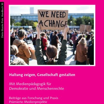 Titelbild des Covers: Eine Rückansicht von Menschen mit Plakaten und Plakaten zum globalen Streik für den Klimawandel.